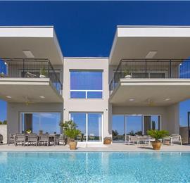 Luxury 4-Bedroom Villa with generous sized Infinity Pool near Buje, Istria. Sleeps 8